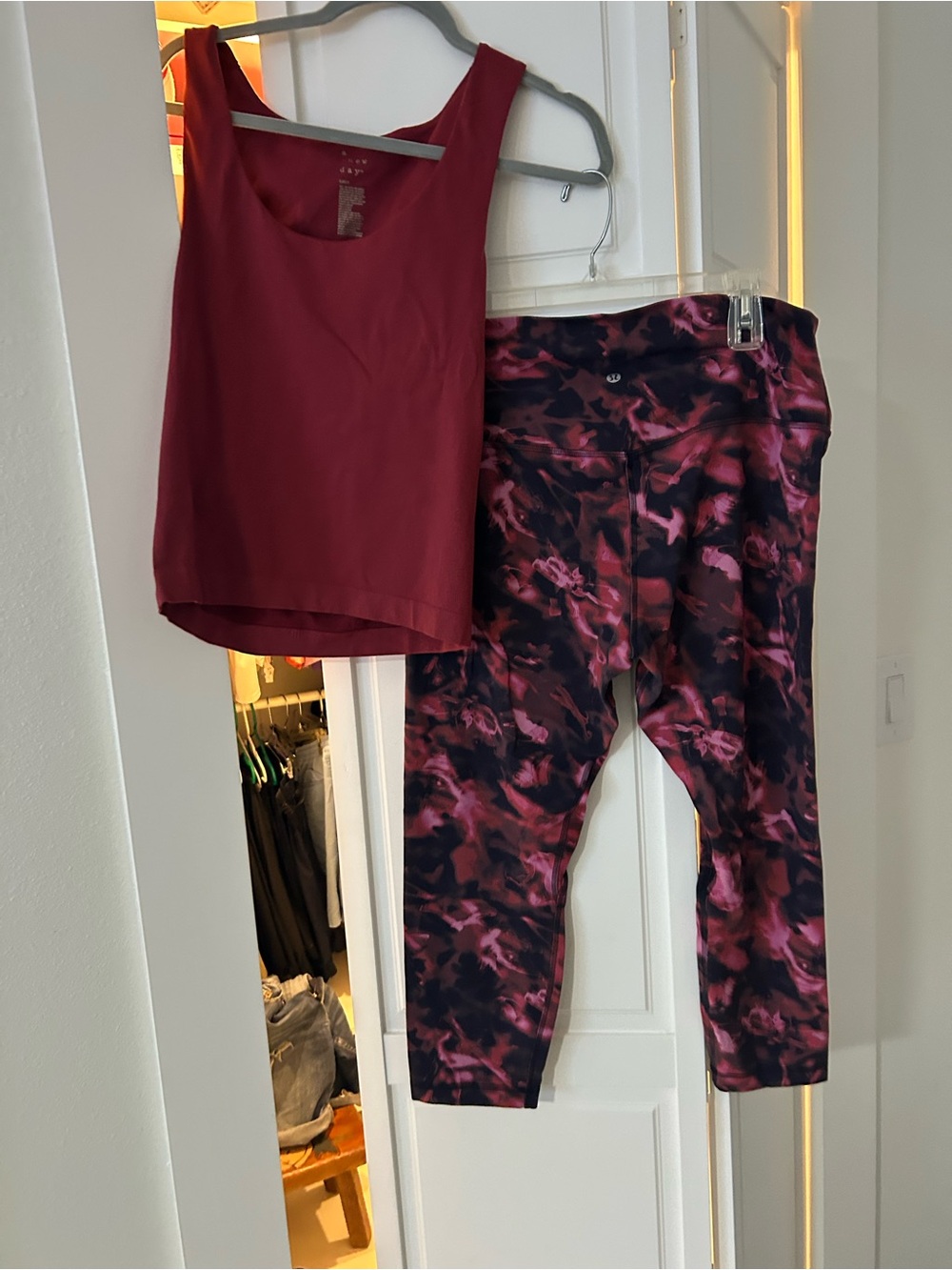 Lulu lemon leggings and stretch top/ sold as a set